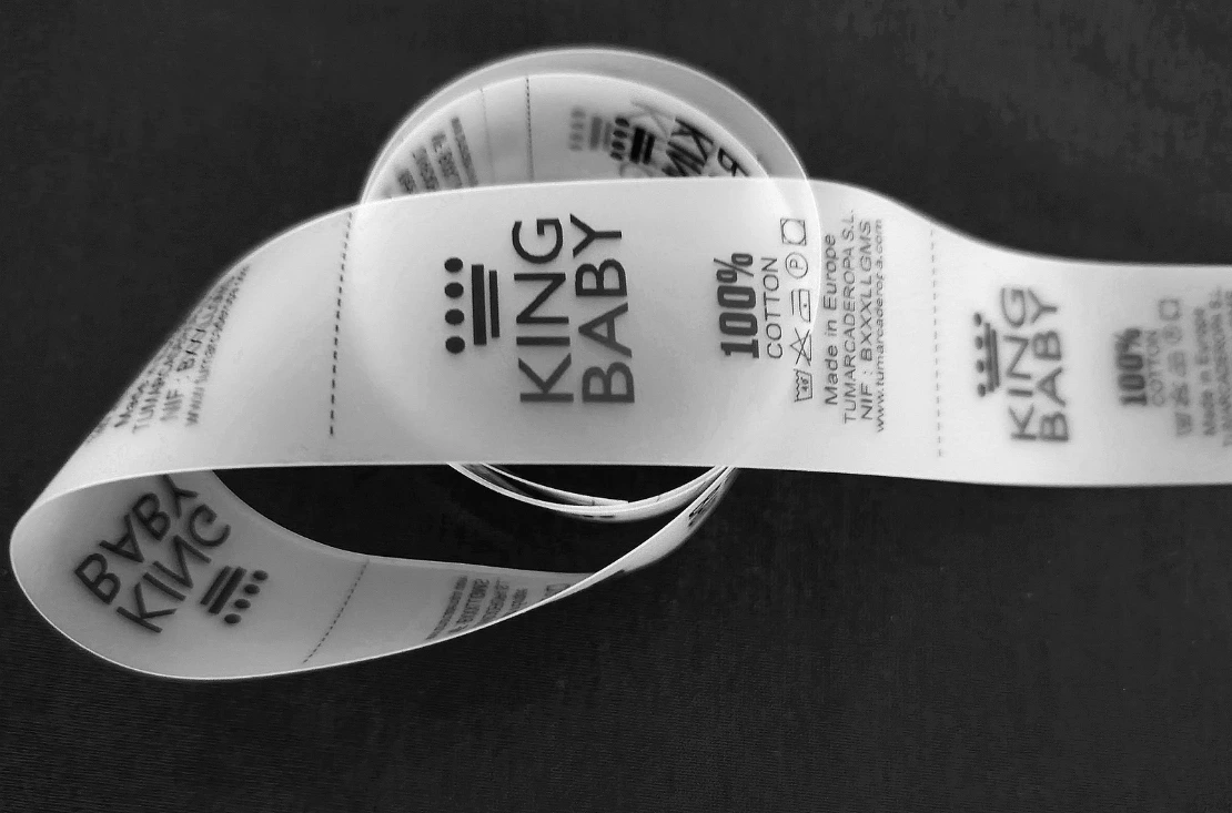 Etiquetas personalizadas de ropa - Justdoprint Etiquetas de silicona transparente
